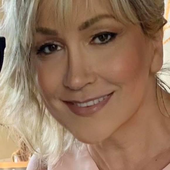 Meet your Posher, Kristine - Picture 1 of 1